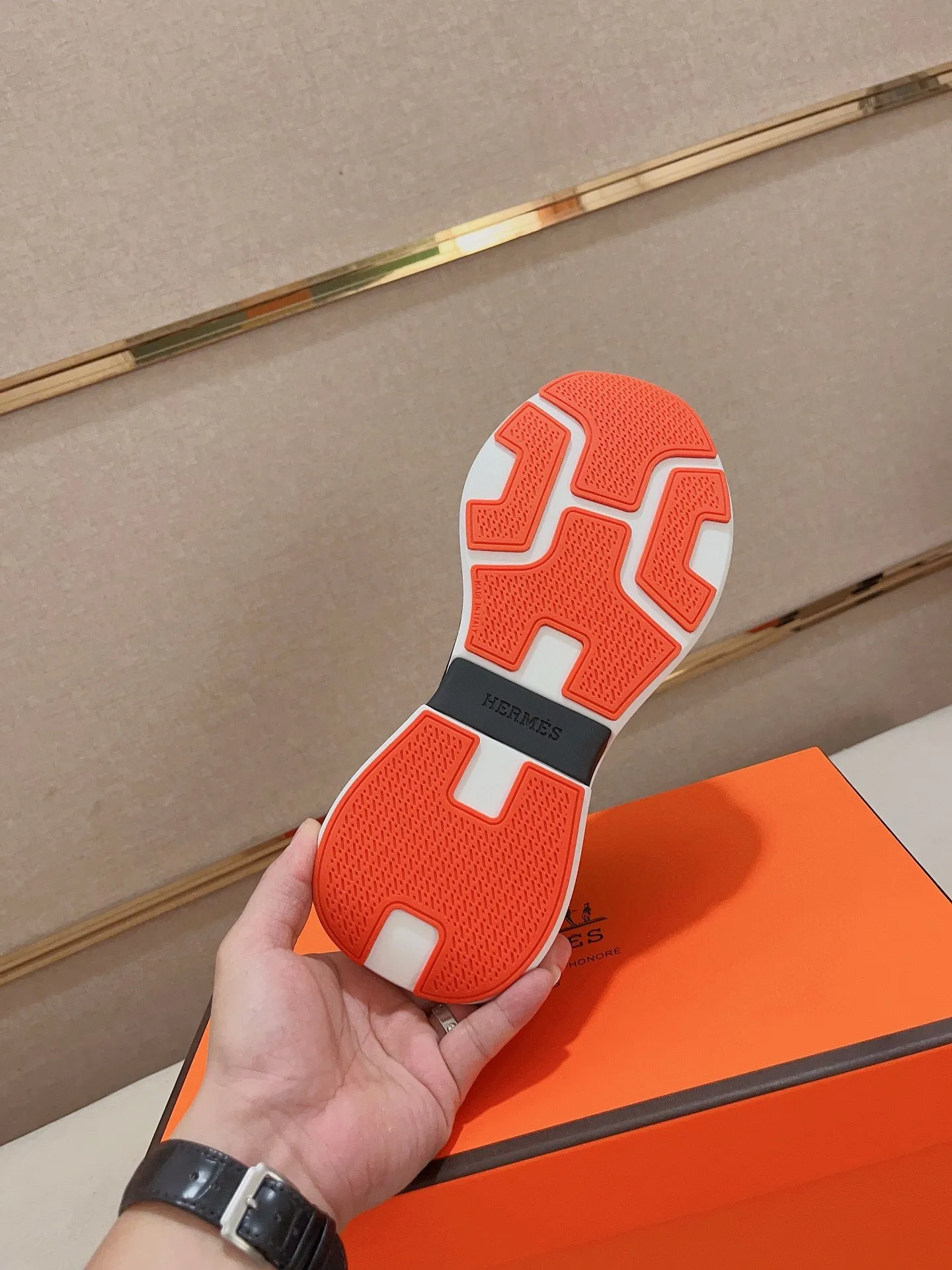Factory price: 540💰《HERMES》【Classic Original Version】Hermès; Top 🔝 Purchasing Agency 🔍🔍Men's latest 🇺🇸 counters are on sale simultaneously, original imported from Italy ▲▲Silk cowhide with breathable fabric ▲▲ (high-end and expensive Qi·Grade) Exquisite workmanship (Italian 🇮🇹Imported water-dyed 🐂cowhide lining) Sole: Original sole provided by the original factory, ⚠️Exclusive double-layer activity·TPR·Rubber·Combined molded outsole; Super·comfortable·wear-resistant·non-slip·environmental protection The real thing is more beautiful if you take the real thing (high quality, follow the order), you can enter and exit the counter at will * Number of yards: 38·39·40·41·42·43·44# (can be customized 45.)